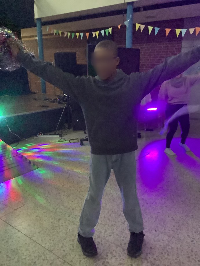 Tanzender Schüler
