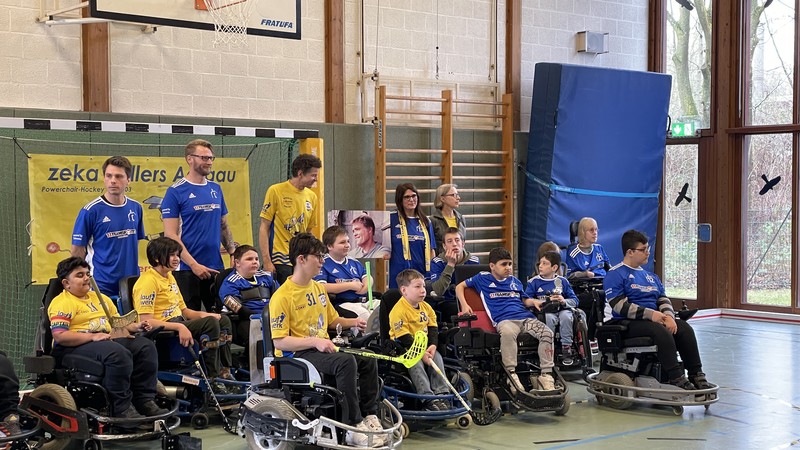 Die Bochumer und Schweizer Mannschaft im Tor
