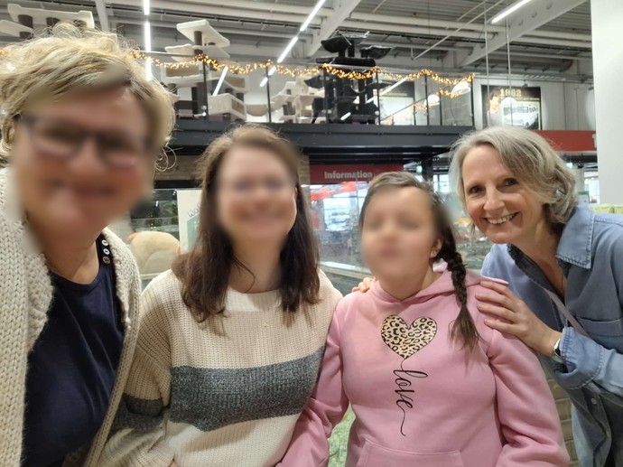 Fleißige Waffelverkäuferinnen.