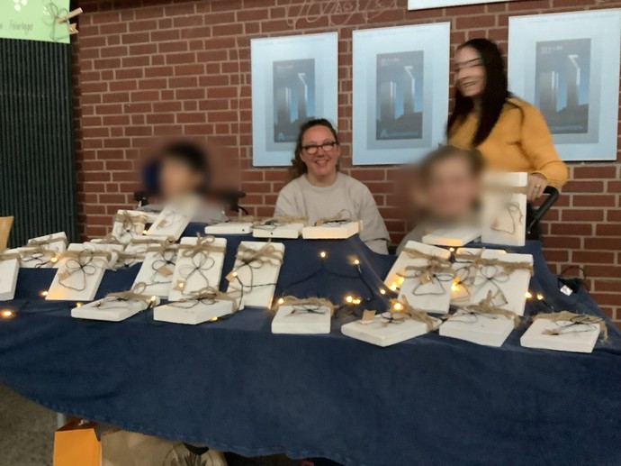 Ein Verkauftsstand mit Verkäufern