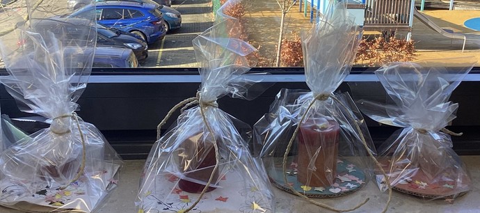 Verpackte fertige Kerzen.