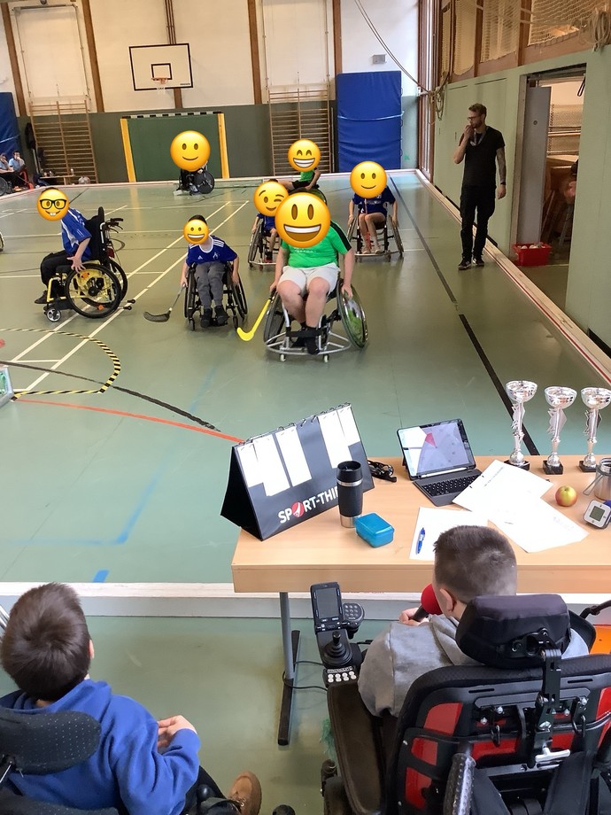 Spielszene eines Aktiv-Hockeyspiels.