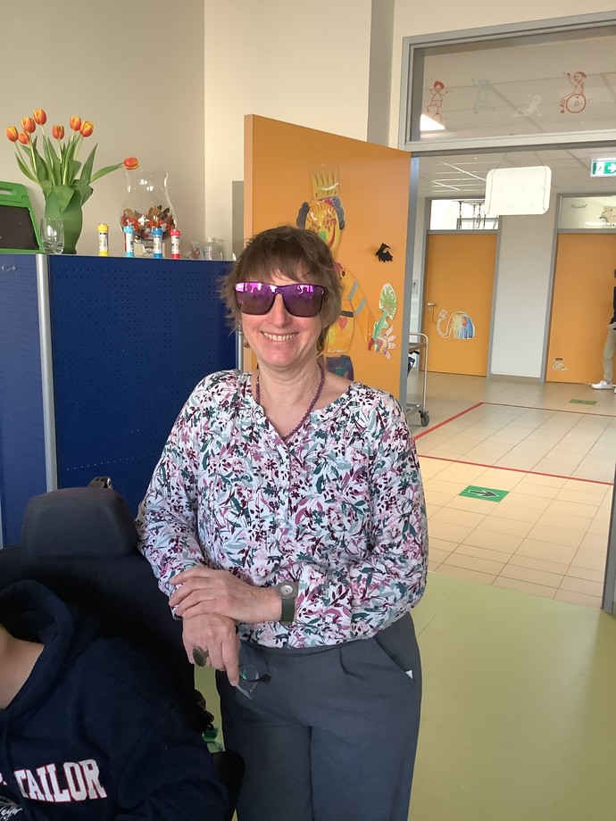 Frau Meuren mit cooler Sonnenbrille