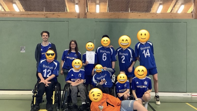 Gruppenbild der Mannschaft in der Halle.
