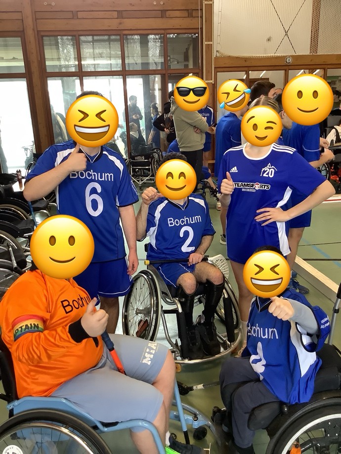 Gruppenbild mit jubelnden SpielerInnen der SaHL.