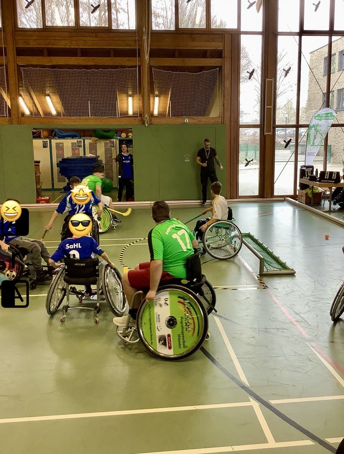 Spielszene eines Aktiv-Hockeyspiels.