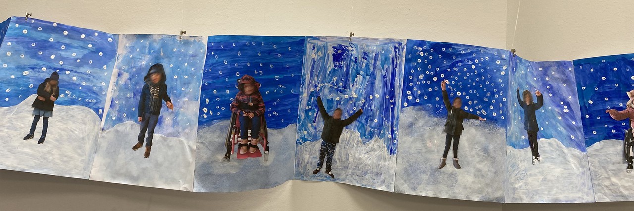 Leporello mit Personen in Winterkleidung