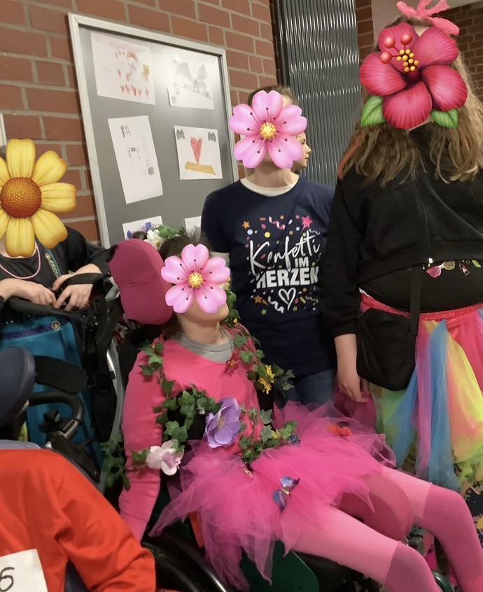 Vier verkleidete Personen.