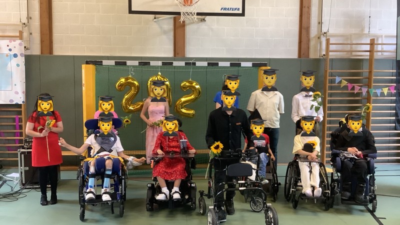 Gruppenbild der Entlass-SchülerInnen