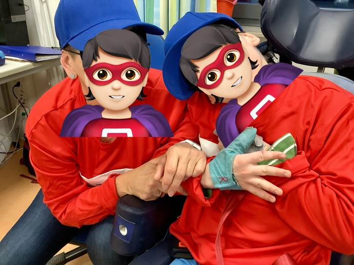 Zwei verkleidete Personen.