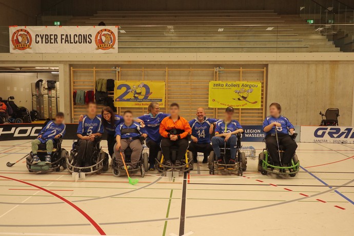 Gruppenbild der Mannschaft in der Halle.