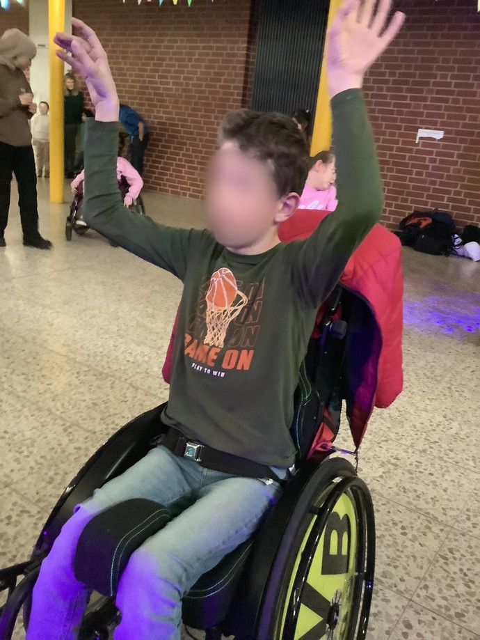 Tanzender Schüler