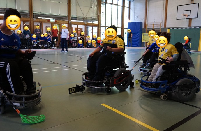 Spielszene eines E-Hockeyspiels.