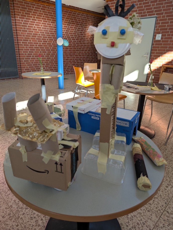 Kunstwerke aus Pappe, Karton und Perlen